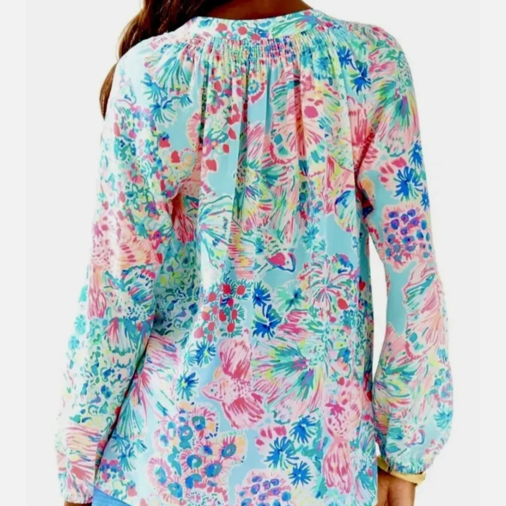 🌸 Lilly Pulitzer Elsa 100% Silk,  Gypsea Top In Serene Blue. Size SM. - Picture 3 of 7